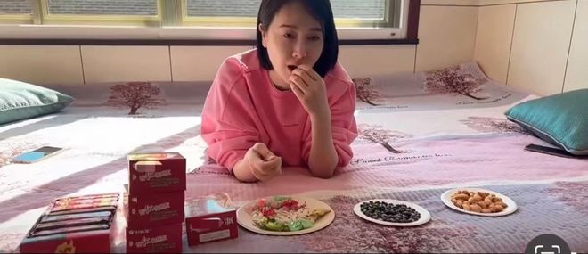 65岁女明星健身_健身明星女神_健身女星
